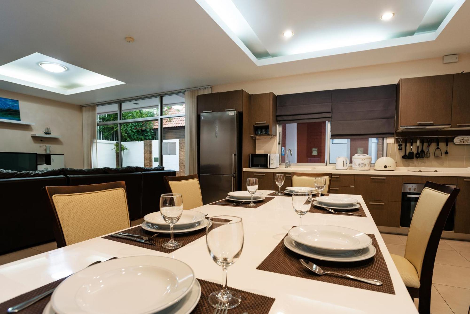Tw Marina Pool Villa Pattaya Buitenkant foto